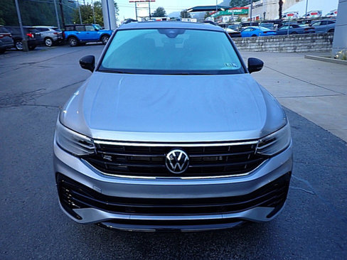 Used 2022 Volkswagen Tiguan SE R-Line image 9
