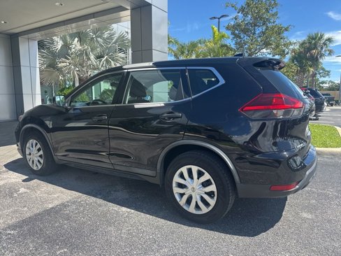 Used 2018 Nissan Rogue S image 2