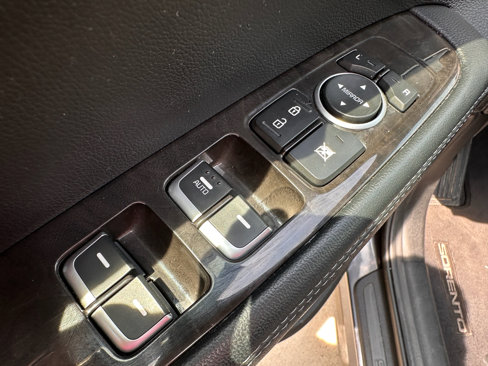 Used 2018 Kia Sorento LX image 12