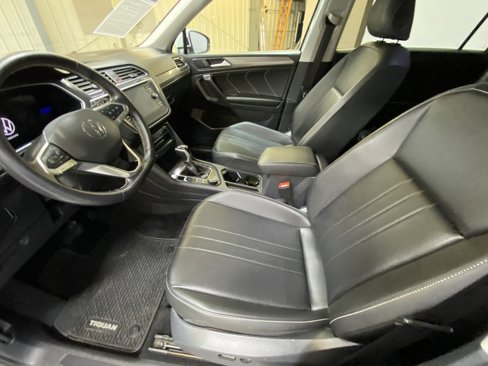 Used 2024 Volkswagen Tiguan SE image 21