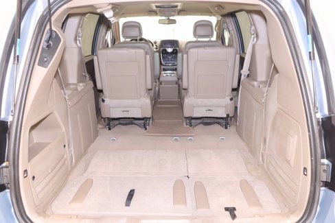 Used 2013 Chrysler Town & Country Touring image 34