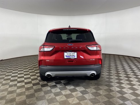 Used 2022 Ford Escape SE image 2