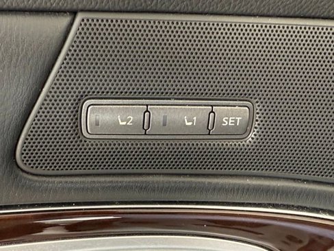 Used 2016 INFINITI Q70 L 3.7 w/ Technology Package image 20