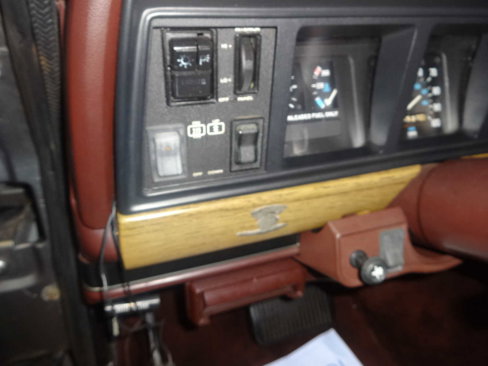 Used 1989 Jeep Grand Wagoneer image 15