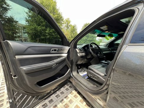 Used 2016 Ford Explorer XLT w/ Equipment Group 202A image 9
