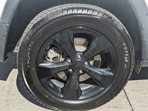 Used 2019 Jeep Cherokee Latitude Plus image 12