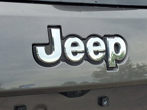 Certified 2021 Jeep Grand Cherokee Laredo w/ Security & Convenience Group image 29