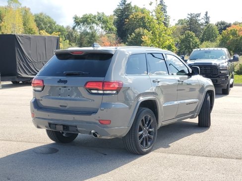 Used 2021 Jeep Grand Cherokee Laredo X image 2