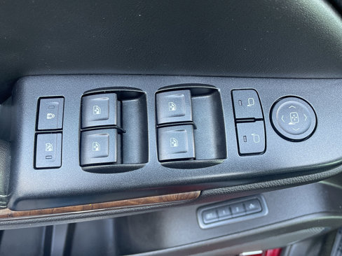 Used 2016 Chevrolet Suburban LT image 24