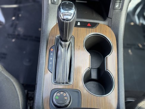 Used 2018 GMC Acadia SLE image 18