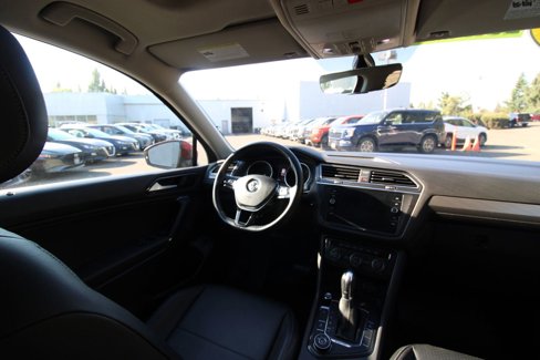 Used 2018 Volkswagen Tiguan SEL w/ 3rd Row Seat Package image 25