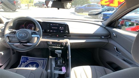 Used 2023 Hyundai Elantra SEL w/ Winter Weather Package image 20
