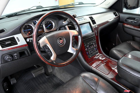 Used 2011 Cadillac Escalade ESV Luxury image 22