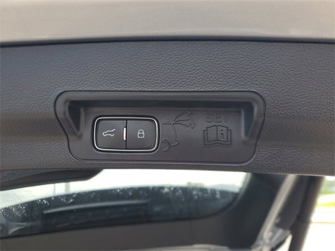 Used 2021 Ford Explorer XLT w/ Equipment Group 202A image 9