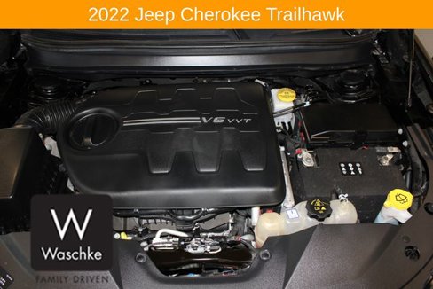 Used 2022 Jeep Cherokee Trailhawk image 9