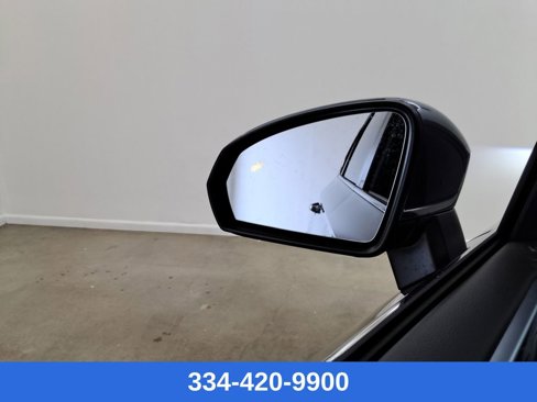 Used 2025 Volkswagen Taos SE w/ Panoramic Sunroof Package image 21