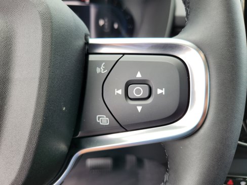 New 2025 Volvo XC40 B5 Core w/ Climate Package image 33