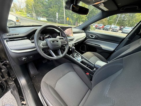 Used 2023 Jeep Compass Sport image 17