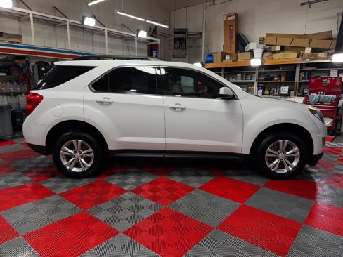 Used 2017 Chevrolet Equinox LT image 8