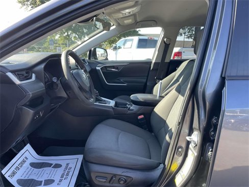 Used 2021 Toyota RAV4 XLE image 14