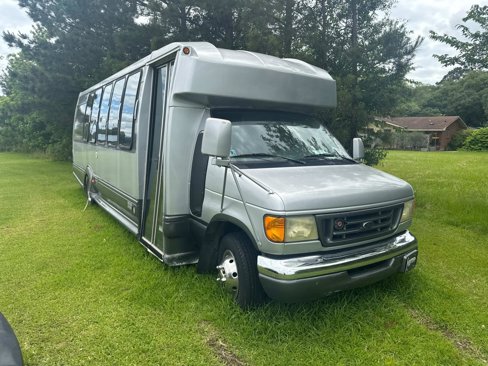 Used 2003 Ford E-450 and Econoline 450 Super Duty image 1