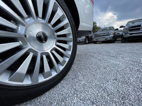 Used 2015 Lincoln Navigator L 4WD w/ Equipment Group 101A Reserve image 3