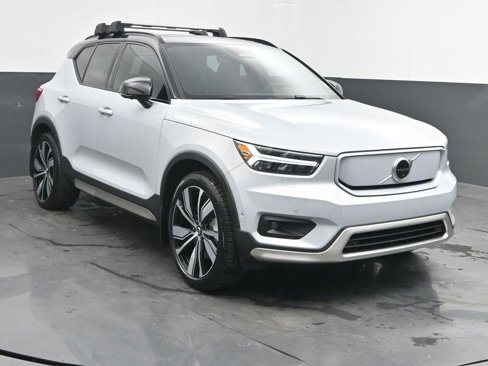 Certified 2022 Volvo XC40 P8 Recharge Ultimate image 1