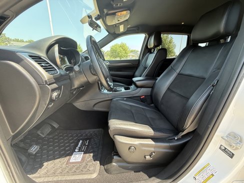 Used 2021 Jeep Grand Cherokee Laredo X image 15