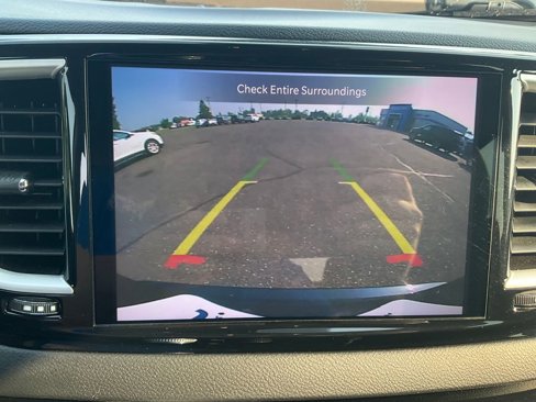 Used 2021 Chrysler Pacifica Touring-L image 12