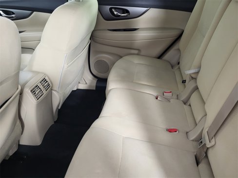 Used 2016 Nissan Rogue SV image 36