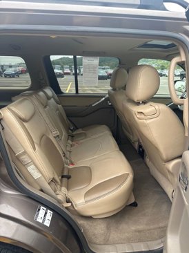 Used 2008 Nissan Pathfinder SE w/ Premium Pkg image 17