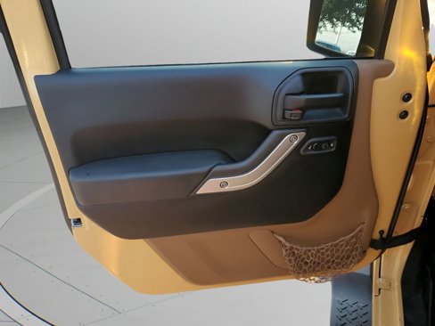 Used 2013 Jeep Wrangler Unlimited Sahara image 39