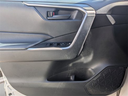 Used 2021 Toyota RAV4 LE image 23