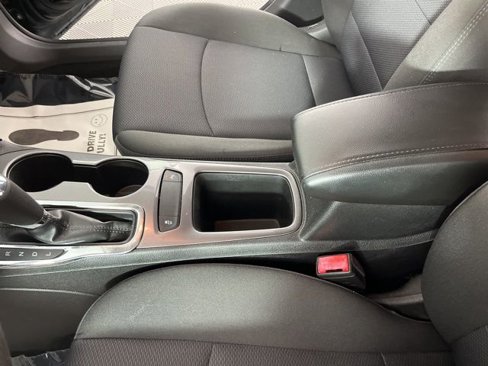 Used 2018 Chevrolet Cruze LT w/ Convenience Package image 30