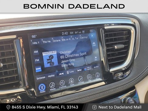 Used 2017 Chrysler Pacifica Limited image 22