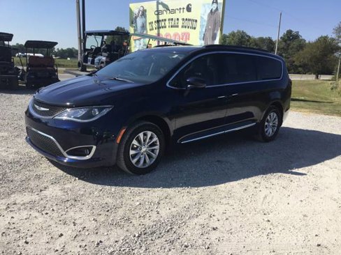 Used 2017 Chrysler Pacifica Touring-L image 7