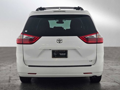 Used 2020 Toyota Sienna LE image 4