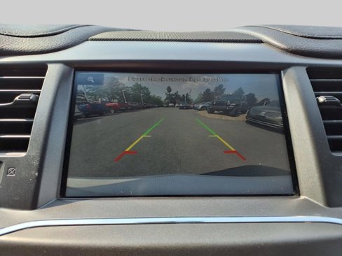 Used 2015 Lincoln MKS AWD image 12