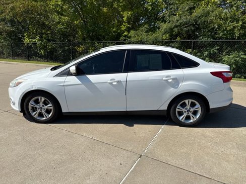 Used 2014 Ford Focus SE image 2