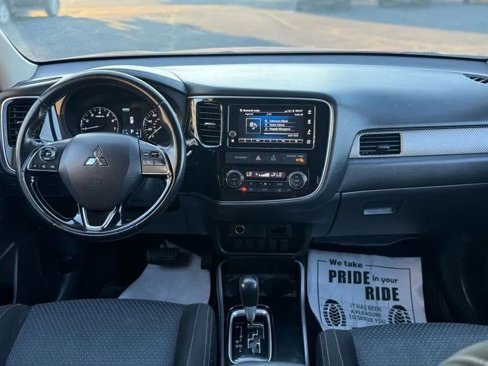 Used 2018 Mitsubishi Outlander SEL image 13