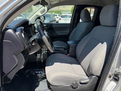 Used 2020 Toyota Tacoma SR image 9