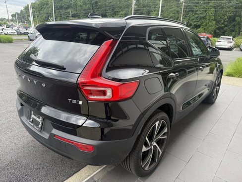 Used 2021 Volvo XC40 T5 R-Design w/ Climate Package image 7