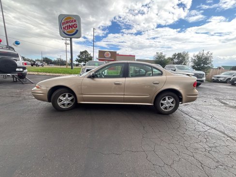 Used 2004 Oldsmobile Alero GL image 8