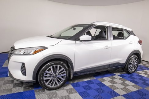Used 2024 Nissan Kicks SV image 1