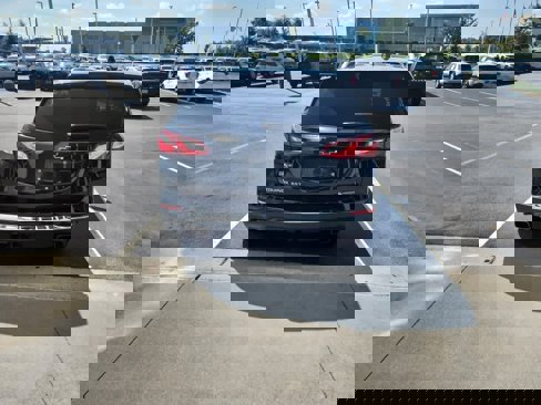 Used 2018 Chevrolet Equinox Premier image 6
