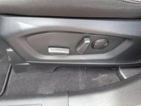 Used 2022 Ford Explorer XLT image 26