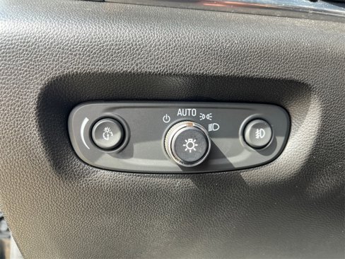 Used 2018 Chevrolet Traverse LT image 19