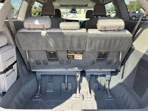 Used 2019 Toyota Sienna XLE image 24