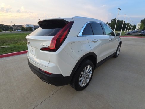 Used 2019 Cadillac XT4 Luxury w/ Cold Weather Package image 5