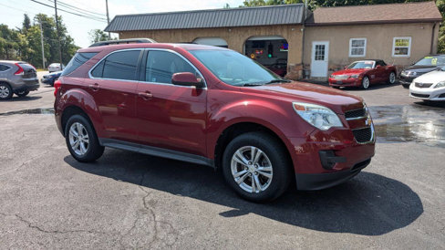 Used 2011 Chevrolet Equinox LT w/ Driver Convenience Package image 3